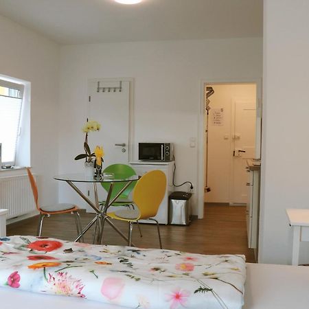 Helles Apartment Fuer 1-2 Pers. Mit Parkplatz Und Wifi Kraiburg am Inn Exterior foto