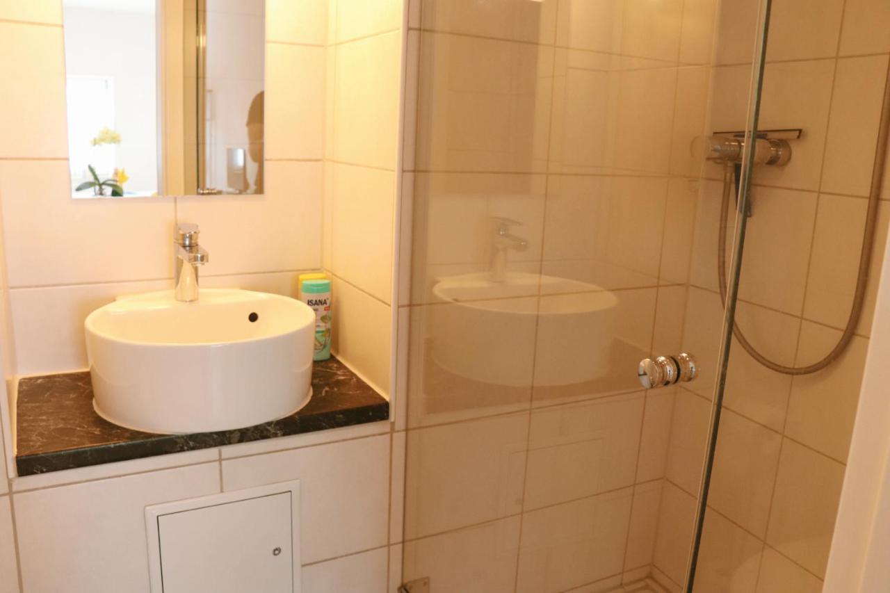 Helles Apartment Fuer 1-2 Pers. Mit Parkplatz Und Wifi Kraiburg am Inn Exterior foto