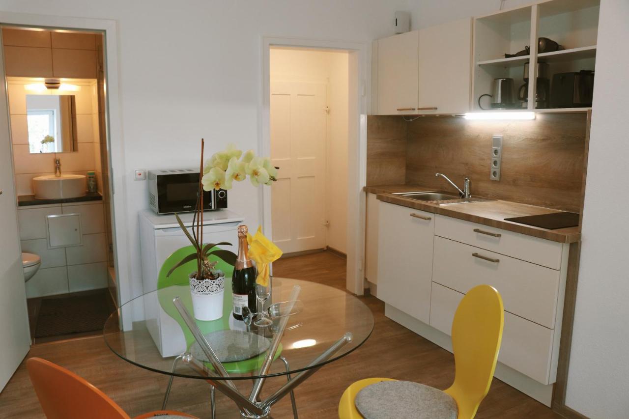 Helles Apartment Fuer 1-2 Pers. Mit Parkplatz Und Wifi Kraiburg am Inn Exterior foto