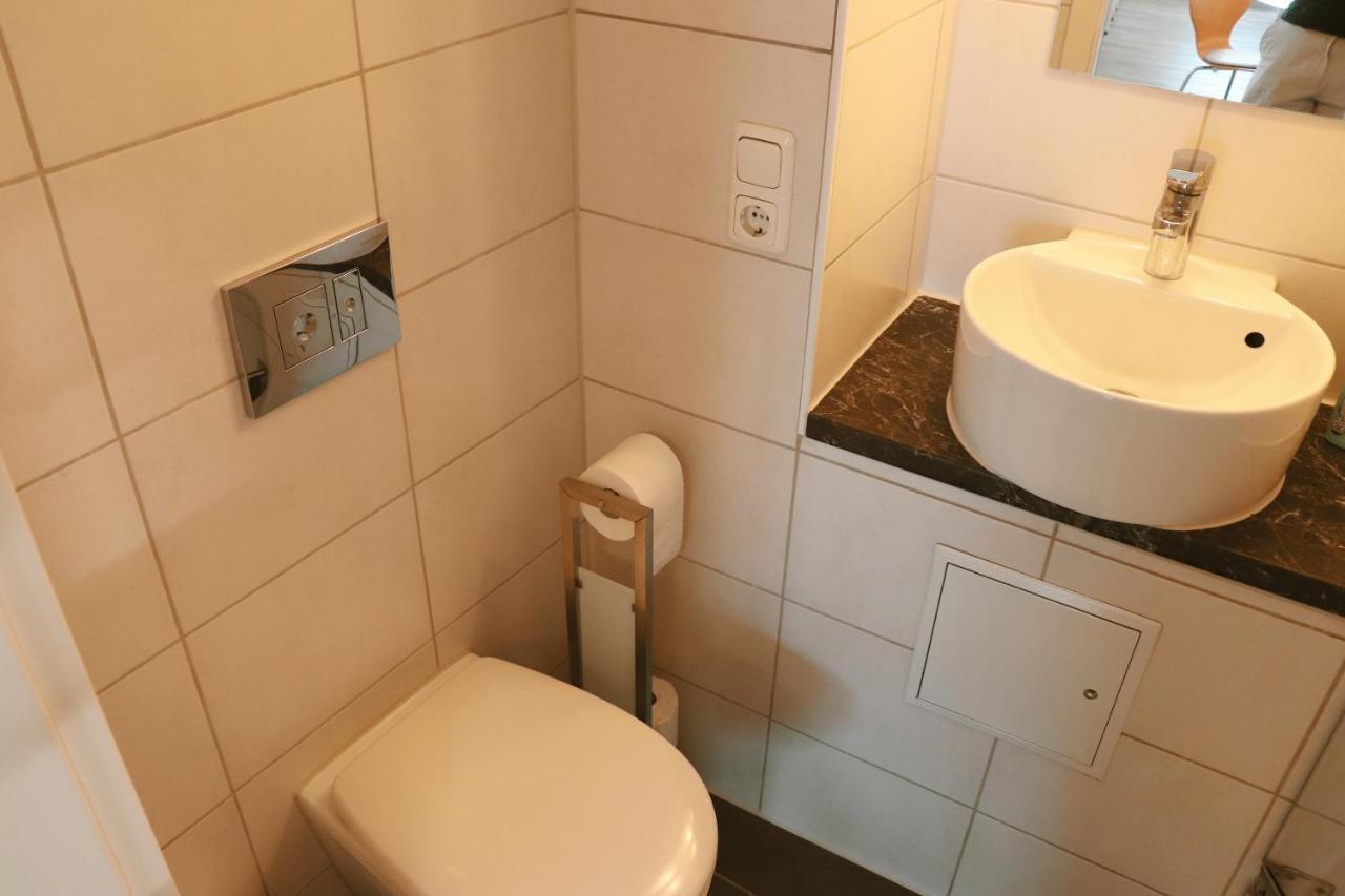 Helles Apartment Fuer 1-2 Pers. Mit Parkplatz Und Wifi Kraiburg am Inn Exterior foto