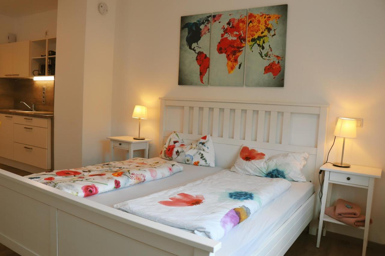 Helles Apartment Fuer 1-2 Pers. Mit Parkplatz Und Wifi Kraiburg am Inn Exterior foto