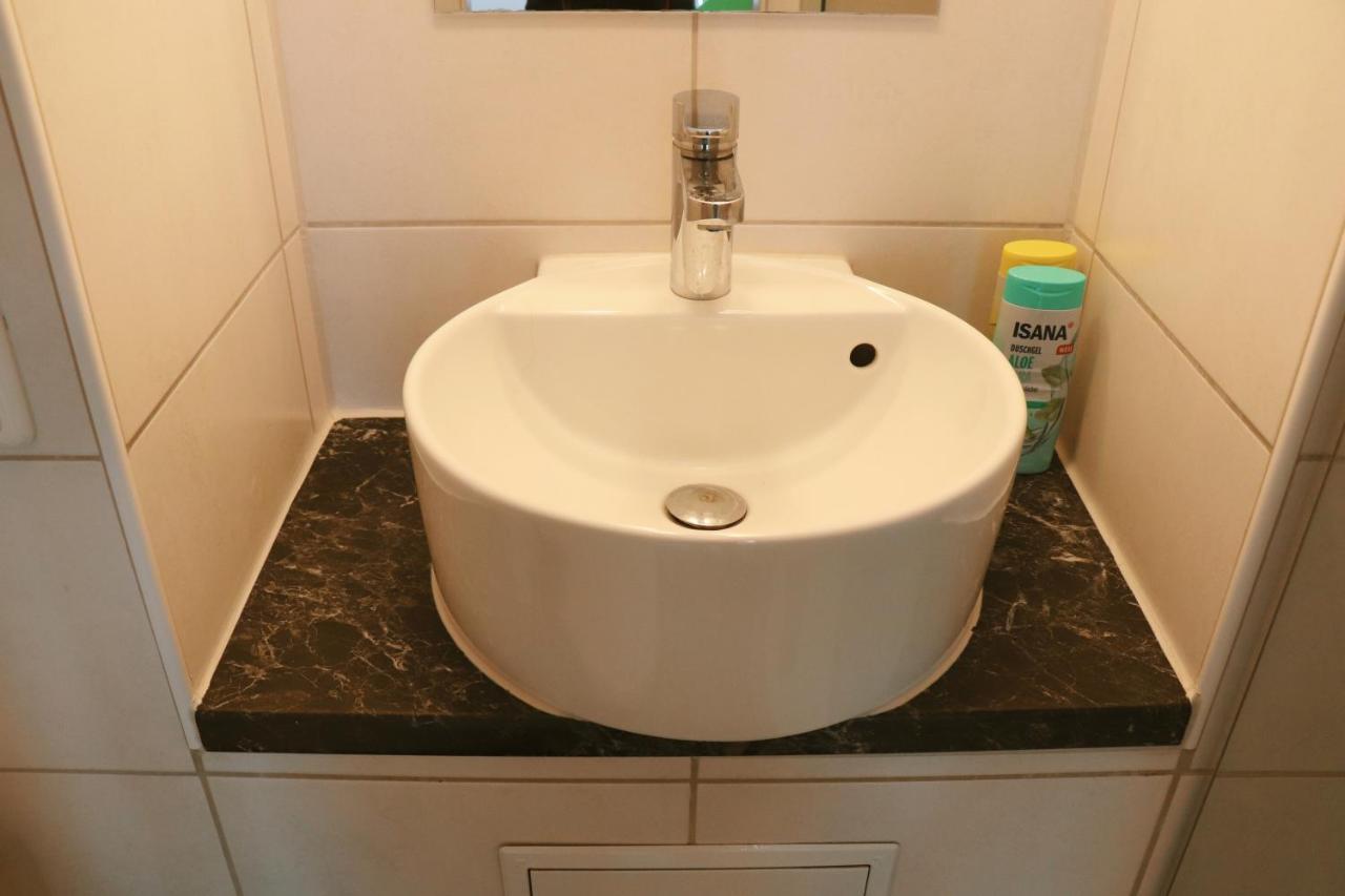 Helles Apartment Fuer 1-2 Pers. Mit Parkplatz Und Wifi Kraiburg am Inn Exterior foto