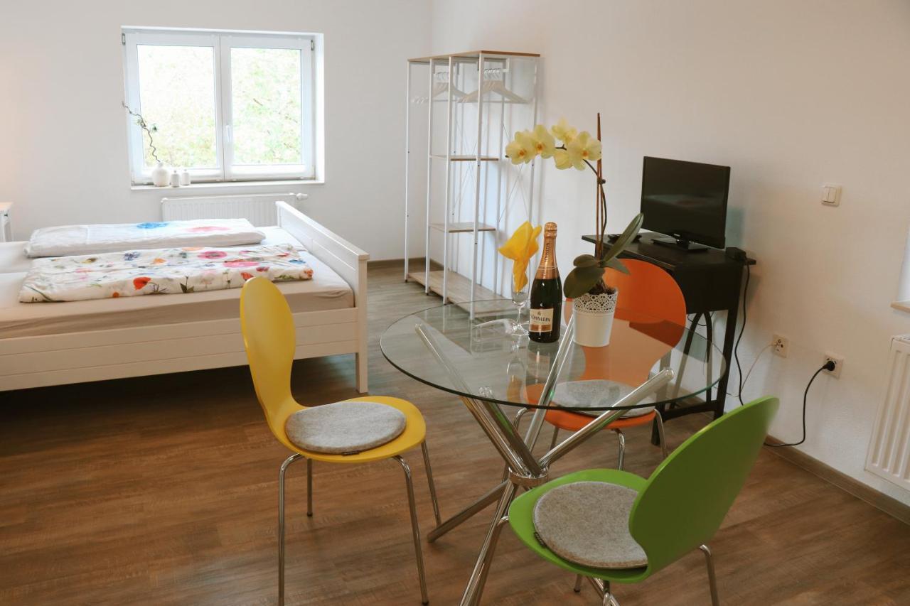Helles Apartment Fuer 1-2 Pers. Mit Parkplatz Und Wifi Kraiburg am Inn Exterior foto